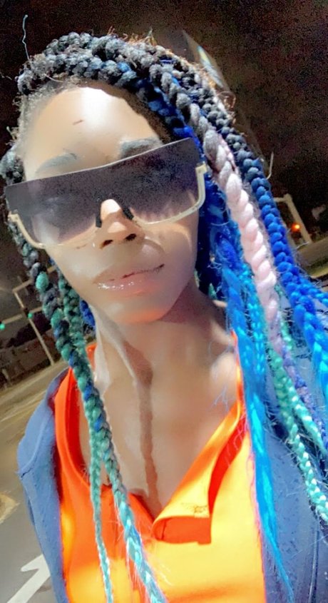 Naakte gelekte OnlyFans-foto van Isis Mccoy