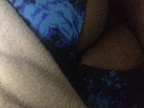 Naakte gelekte OnlyFans-foto van Finequeen