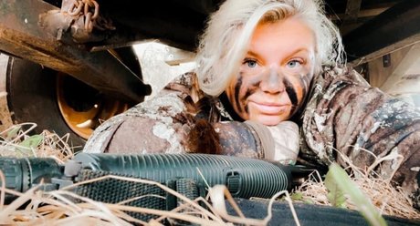 Naakte gelekte OnlyFans-foto van Queen Elizabeth Of The Midwest