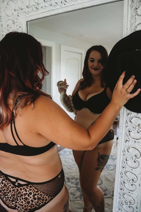 Naakte gelekte OnlyFans-foto van Brittney Ann Lassiter
