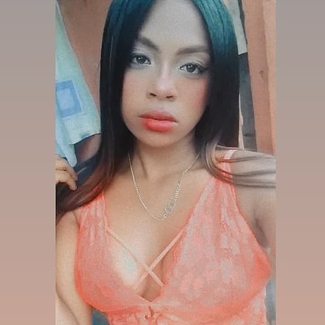 Naakte gelekte OnlyFans-foto van Diana