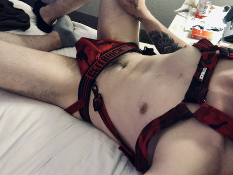 Naakte gelekte OnlyFans-foto van Oliver Wild Dean