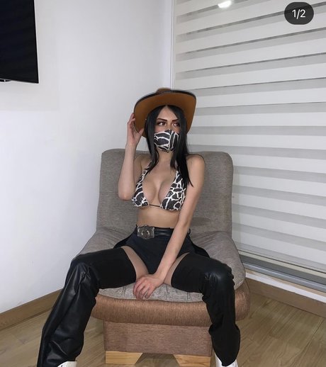 Naakte gelekte OnlyFans-foto van Dayana E