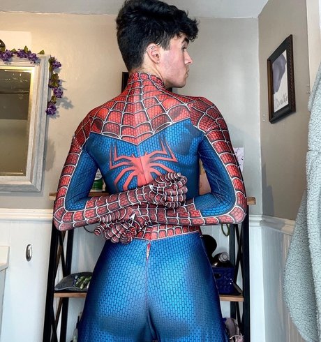 Naakte gelekte OnlyFans-foto van Spidey Dante
