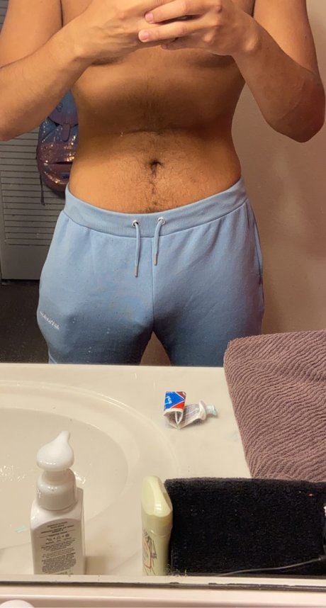 Naakte gelekte OnlyFans-foto van Dev