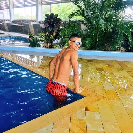 Naakte gelekte OnlyFans-foto van Dannisimanca
