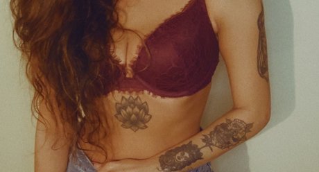 Naakte gelekte OnlyFans-foto van Destiney
