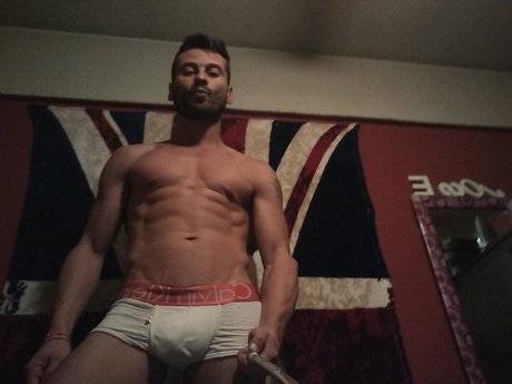 Naakte gelekte OnlyFans-foto van Danyromeofree