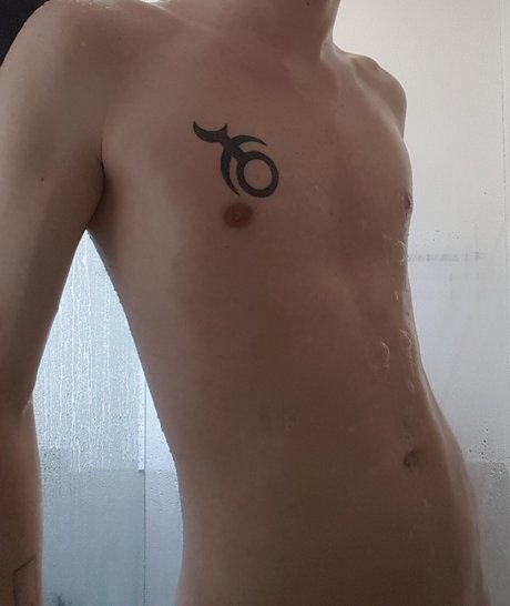 Naakte gelekte OnlyFans-foto van Dante Riley