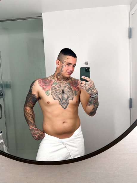 Naakte gelekte OnlyFans-foto van Devinnscott