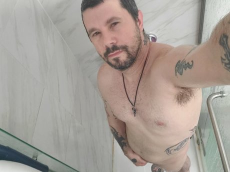 Naakte gelekte OnlyFans-foto van Donnie Mayhem