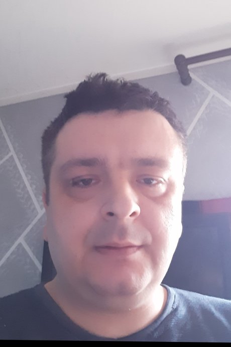 Naakte gelekte OnlyFans-foto van Dejan C