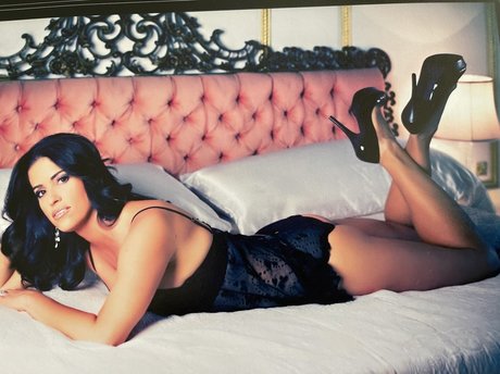 Naakte gelekte OnlyFans-foto van Belinda Donner