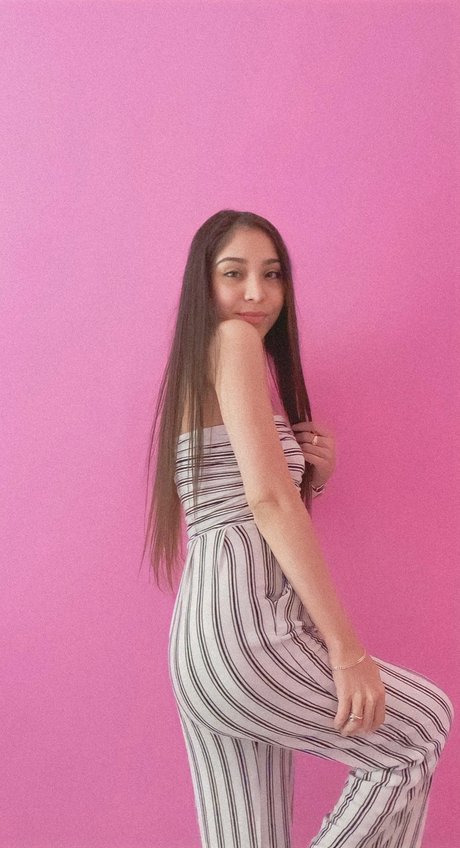 Naakte gelekte OnlyFans-foto van Destiny Mariie