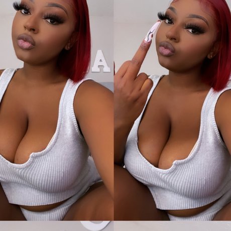 Naakte gelekte OnlyFans-foto van Day