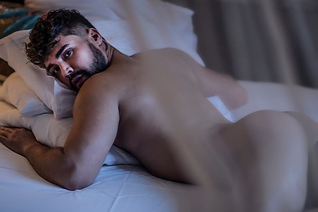 Naakte gelekte OnlyFans-foto van Dann Grey