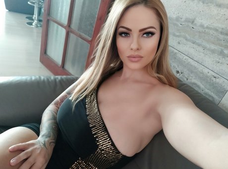 Naakte gelekte OnlyFans-foto van Dominno
