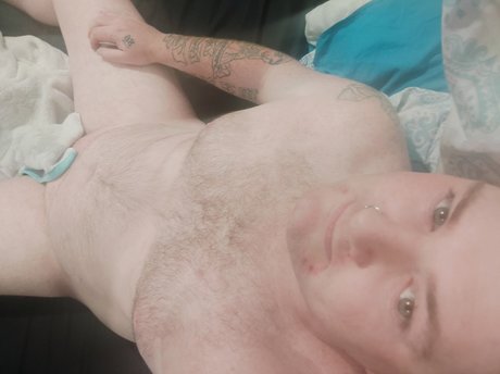 Naakte gelekte OnlyFans-foto van Azza