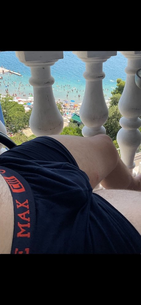 Naakte gelekte OnlyFans-foto van Alejandro