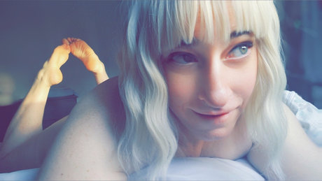 Naakte gelekte OnlyFans-foto van Rain