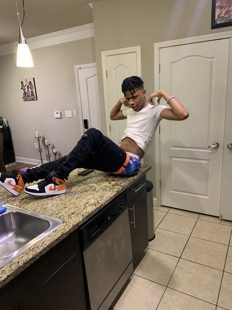 Naakte gelekte OnlyFans-foto van Slime