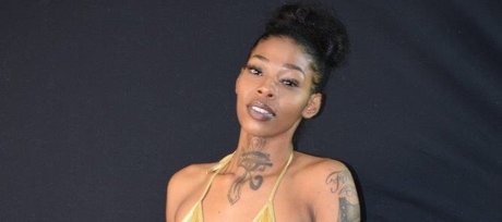 Naakte gelekte OnlyFans-foto van Diamond Raine
