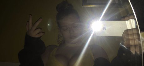 Naakte gelekte OnlyFans-foto van  Rain  Free 