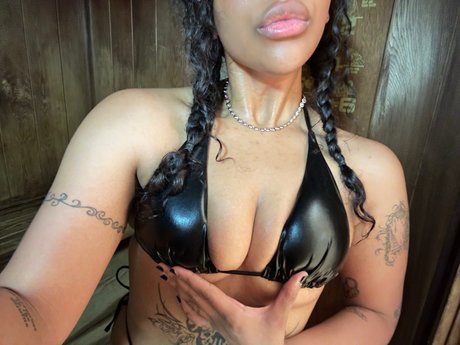 Naakte gelekte OnlyFans-foto van Rainbowchild444