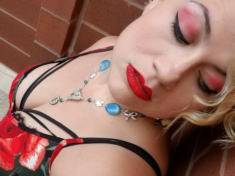 Naakte gelekte OnlyFans-foto van Raina