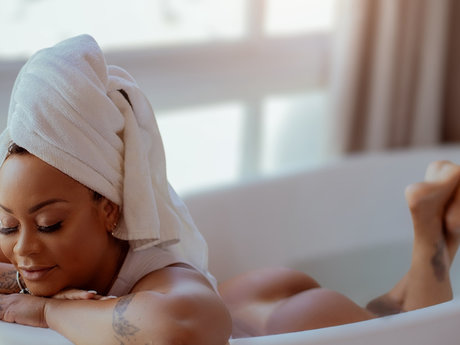 Naakte gelekte OnlyFans-foto van Raika Layfer