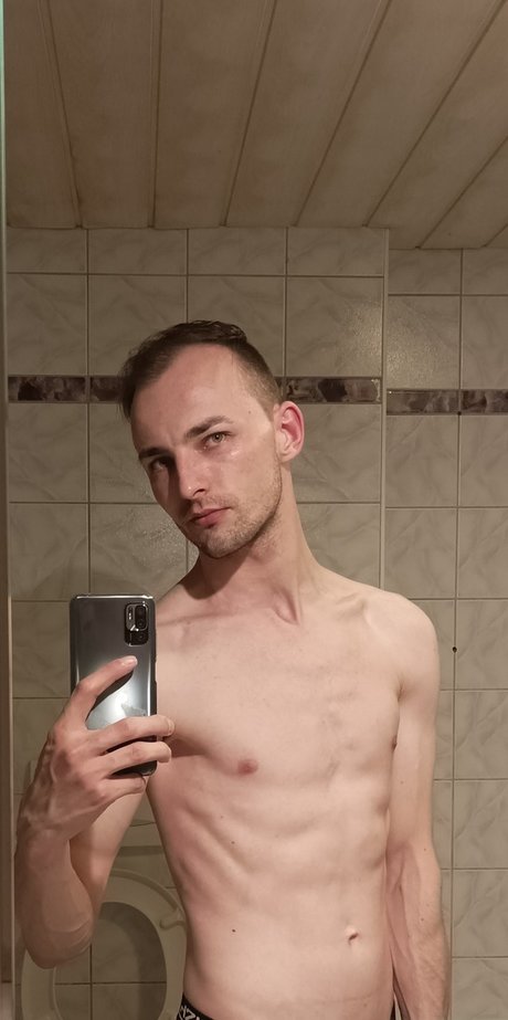 Naakte gelekte OnlyFans-foto van Andrew Aiden
