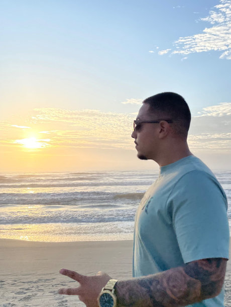 Naakte gelekte OnlyFans-foto van Rafael Gomez