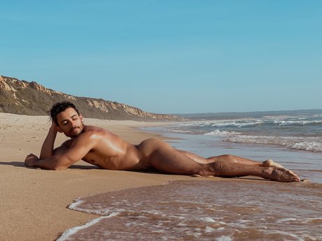 Naakte gelekte OnlyFans-foto van Rafael Ferreira