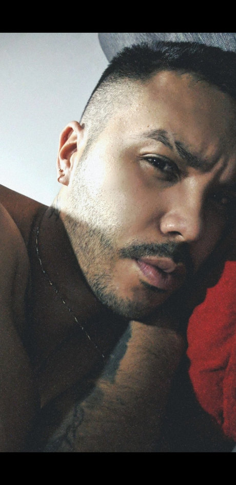 Naakte gelekte OnlyFans-foto van Rafael Bedoya