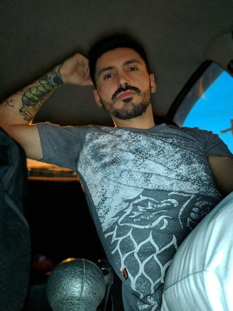 Naakte gelekte OnlyFans-foto van Rael 