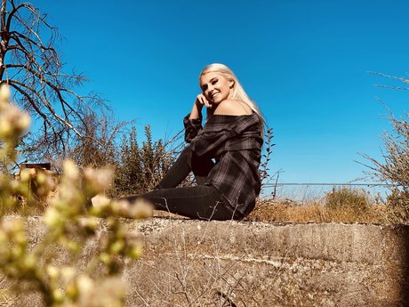 Naakte gelekte OnlyFans-foto van Lola Gray