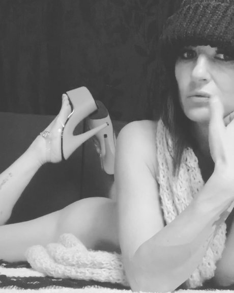 Naakte gelekte OnlyFans-foto van Rae