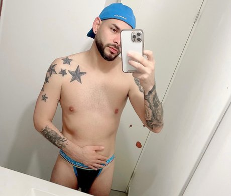 Naakte gelekte OnlyFans-foto van Ractmorbo