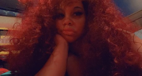 Naakte gelekte OnlyFans-foto van Dominican Delight