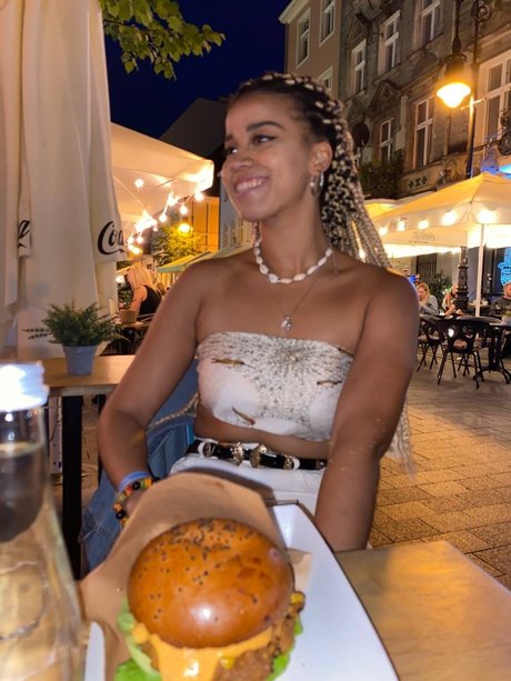 Naakte gelekte OnlyFans-foto van Rachel