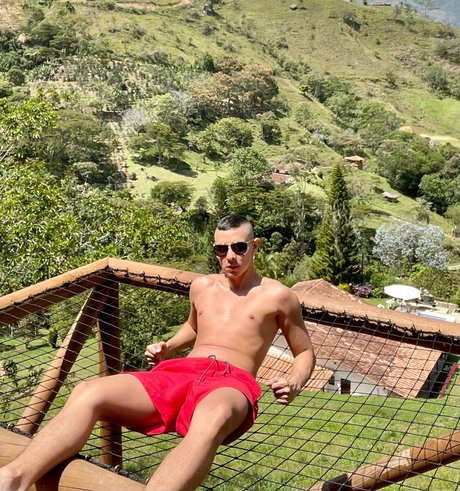Naakte gelekte OnlyFans-foto van Real Me
