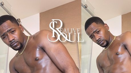 Naakte gelekte OnlyFans-foto van Realivepro