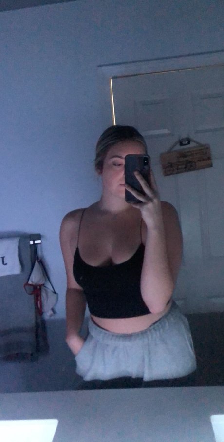 Naakte gelekte OnlyFans-foto van Reece