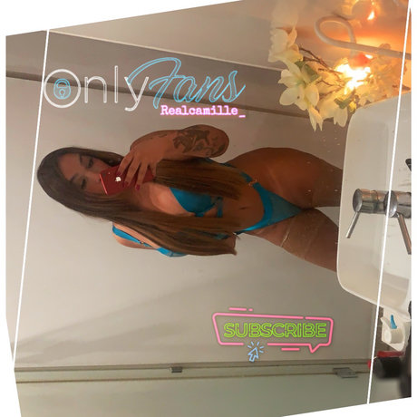 Naakte gelekte OnlyFans-foto van Real Camille