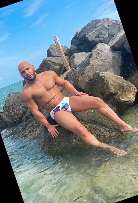 Naakte gelekte OnlyFans-foto van Evelio Valdes