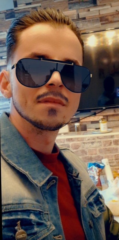 Naakte gelekte OnlyFans-foto van Dracusorul90