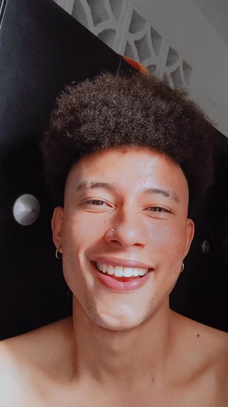 Naakte gelekte OnlyFans-foto van Dj Patio