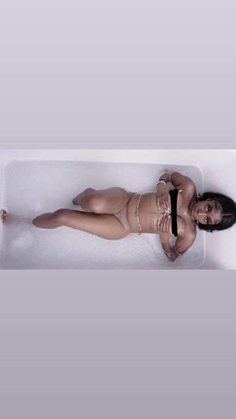 Naakte gelekte OnlyFans-foto van Exotica