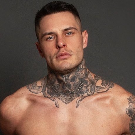 Naakte gelekte OnlyFans-foto van Danny Baldwin