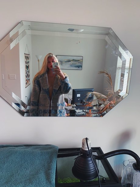 Naakte gelekte OnlyFans-foto van Ray